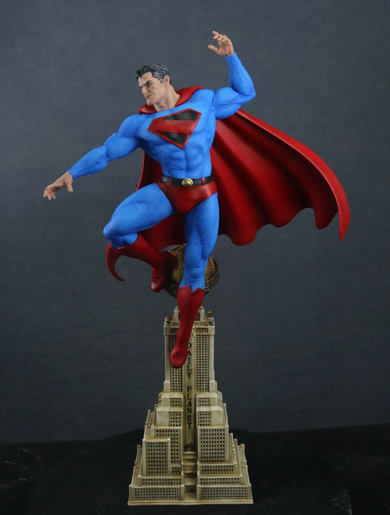 DC Comics - Superman | 1:4 Resin Statue | von MFA Collectibles - Image 5