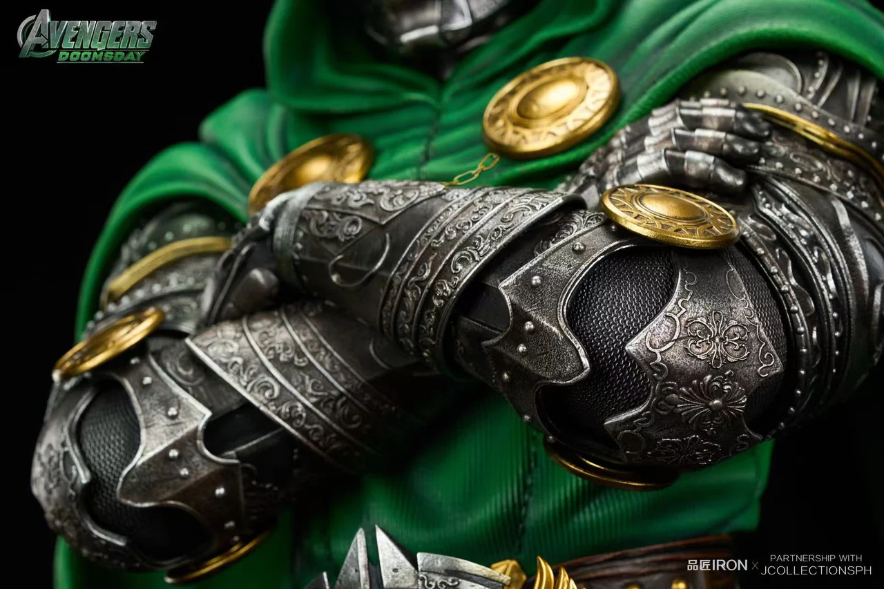 Marvel - Doctor Doom Bust | 1:2/1:1 Resin Statue | by Iron Studio - Image 2