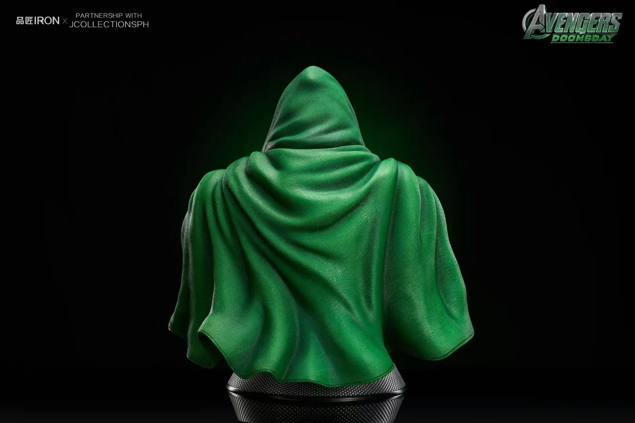 Marvel - Doctor Doom Bust | 1:2/1:1 Resin Statue | by Iron Studio - Image 3
